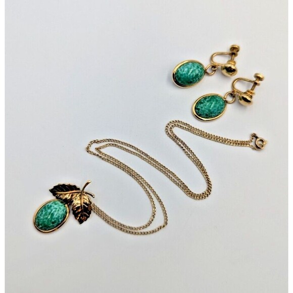 Vintage Amco 12K Yellow Gold Filled Green Pekin Glass Set Necklace Earrings - Picture 3 of 16